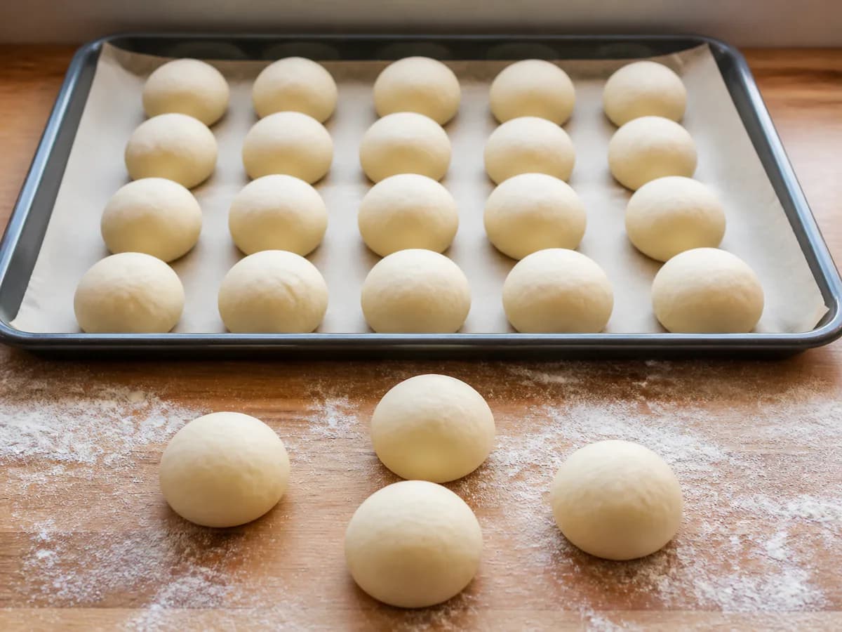 Preparação de Bisnaguinhas de Leite durante a confeção