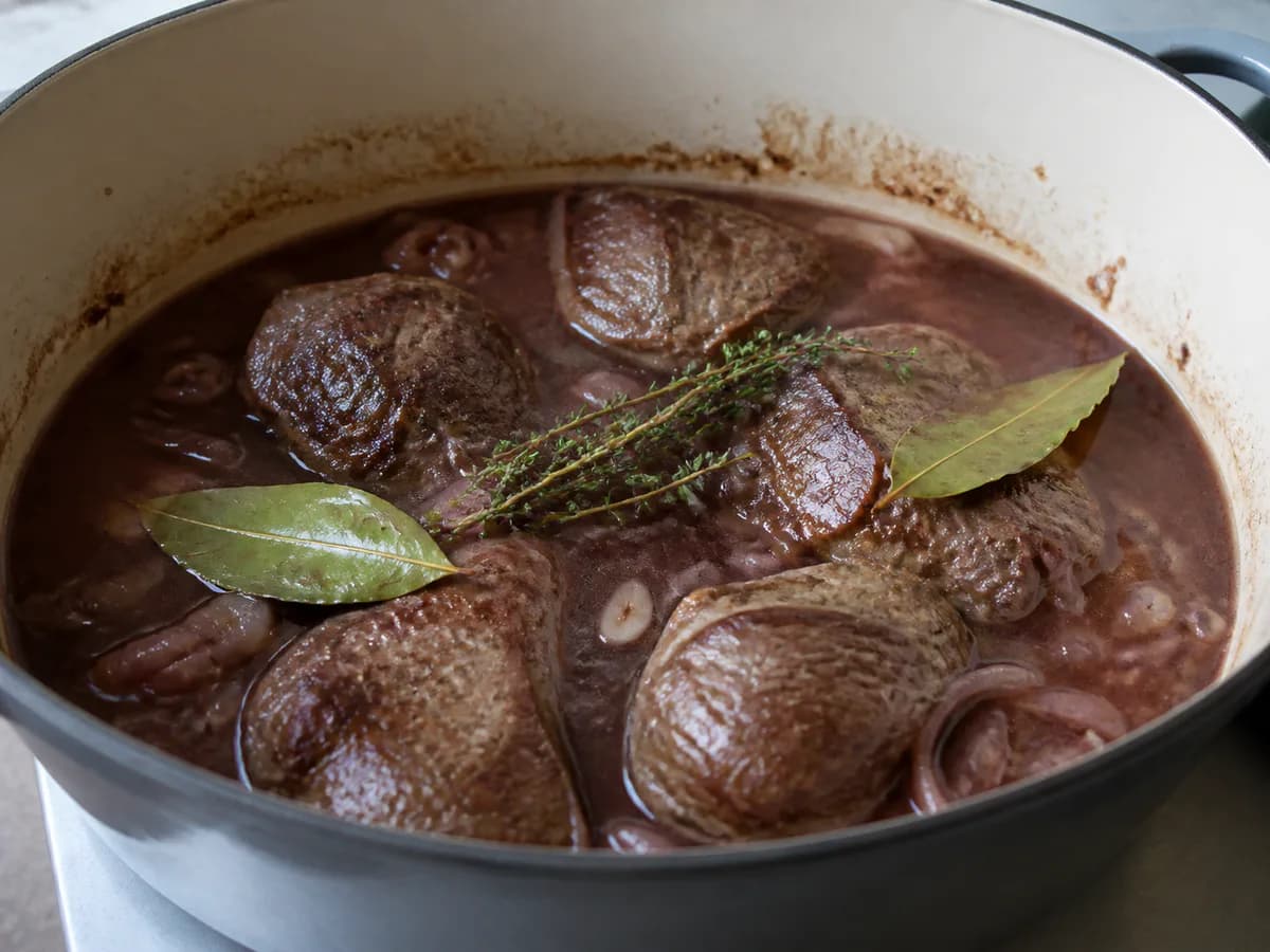 Preparação de Bochechas de Porco no Forno durante a confeção