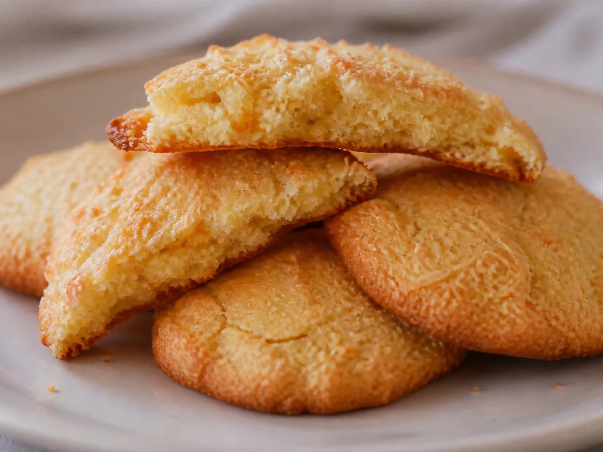 Pormenor de uma porção de Bolachas de Coco e Laranja
