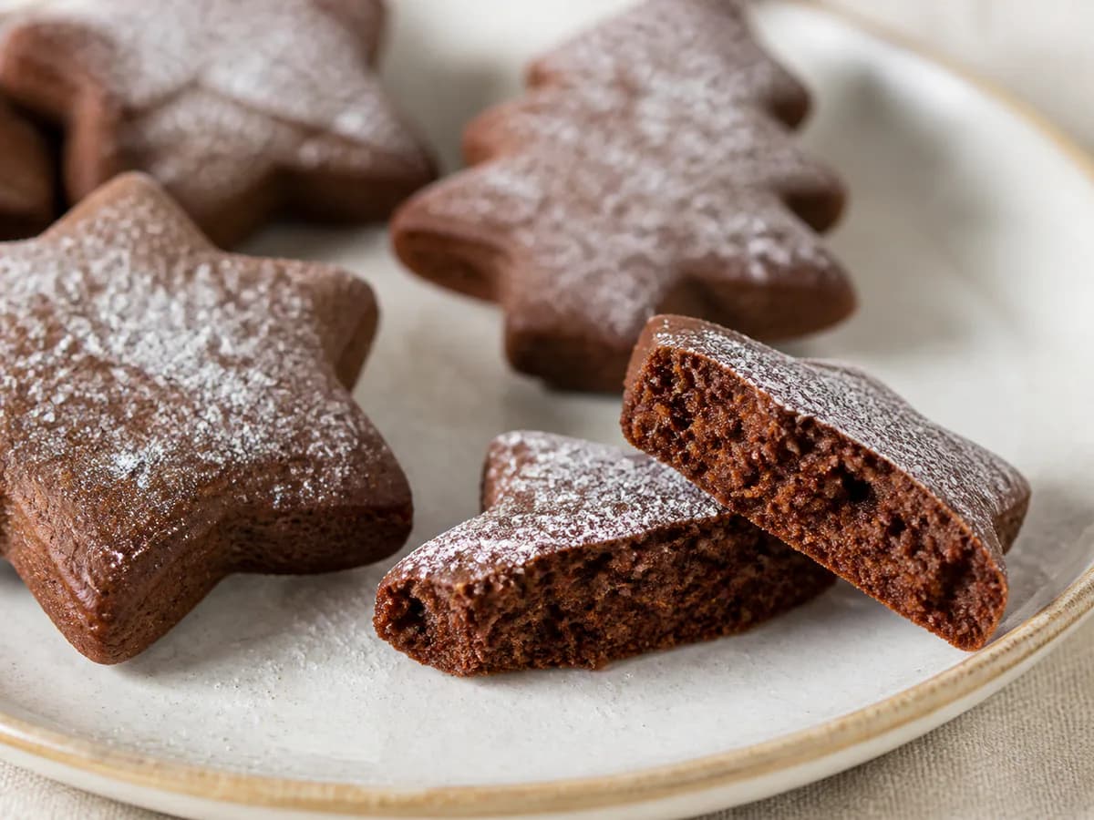 Pormenor de uma porção de Bolachas de Natal de Nutella com Especiarias