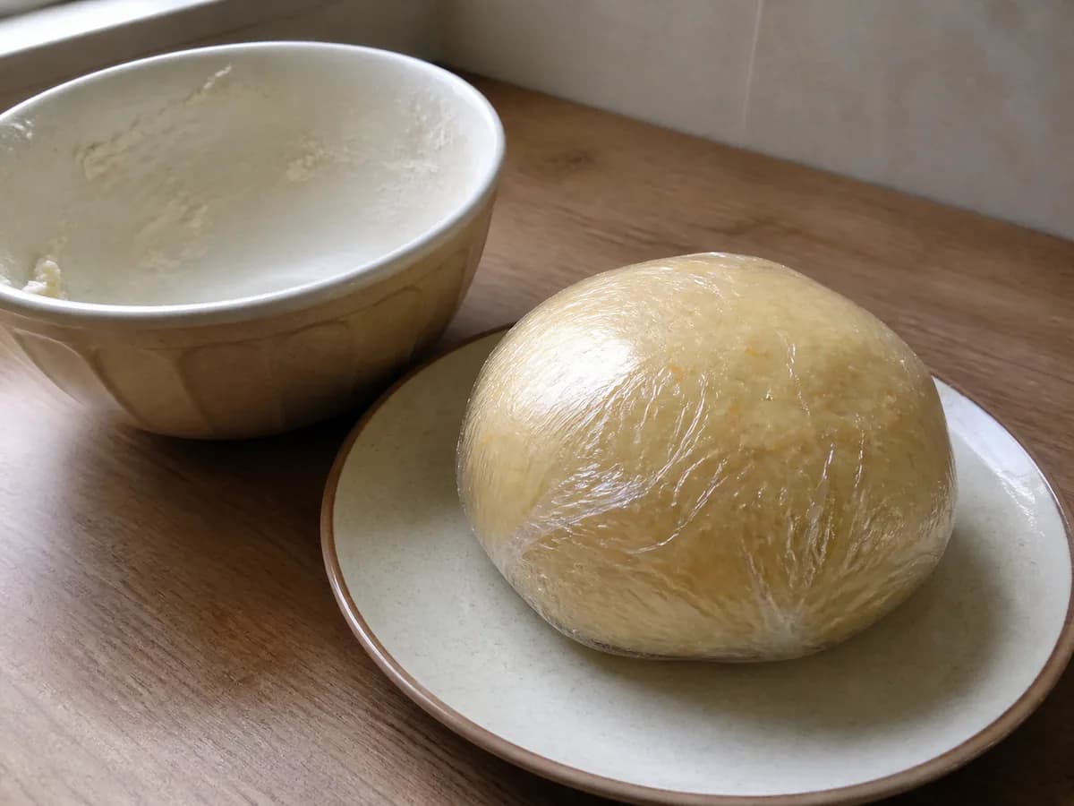 Preparação de Bolachinhas Para Acompanhar O Seu Chá de Natal durante a confeção