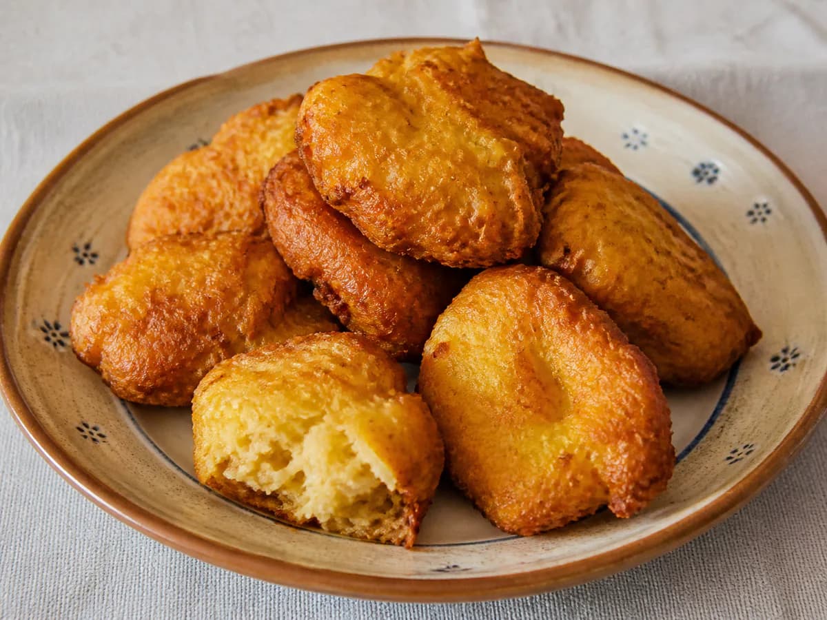 Preparação de Bolinhos de Batata Doce e Queijo durante a confeção