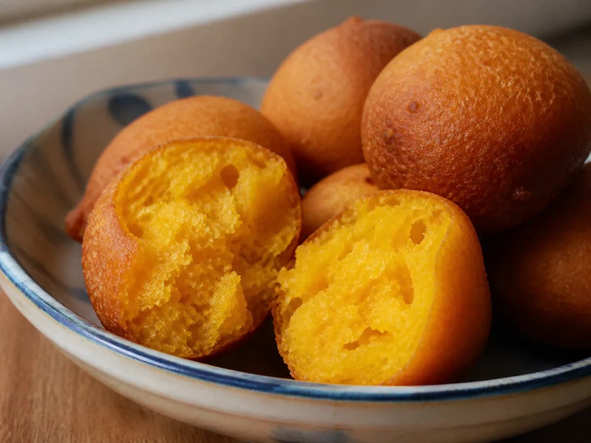 Pormenor de uma porção de Bolinhos de Cenoura do Tio Zé