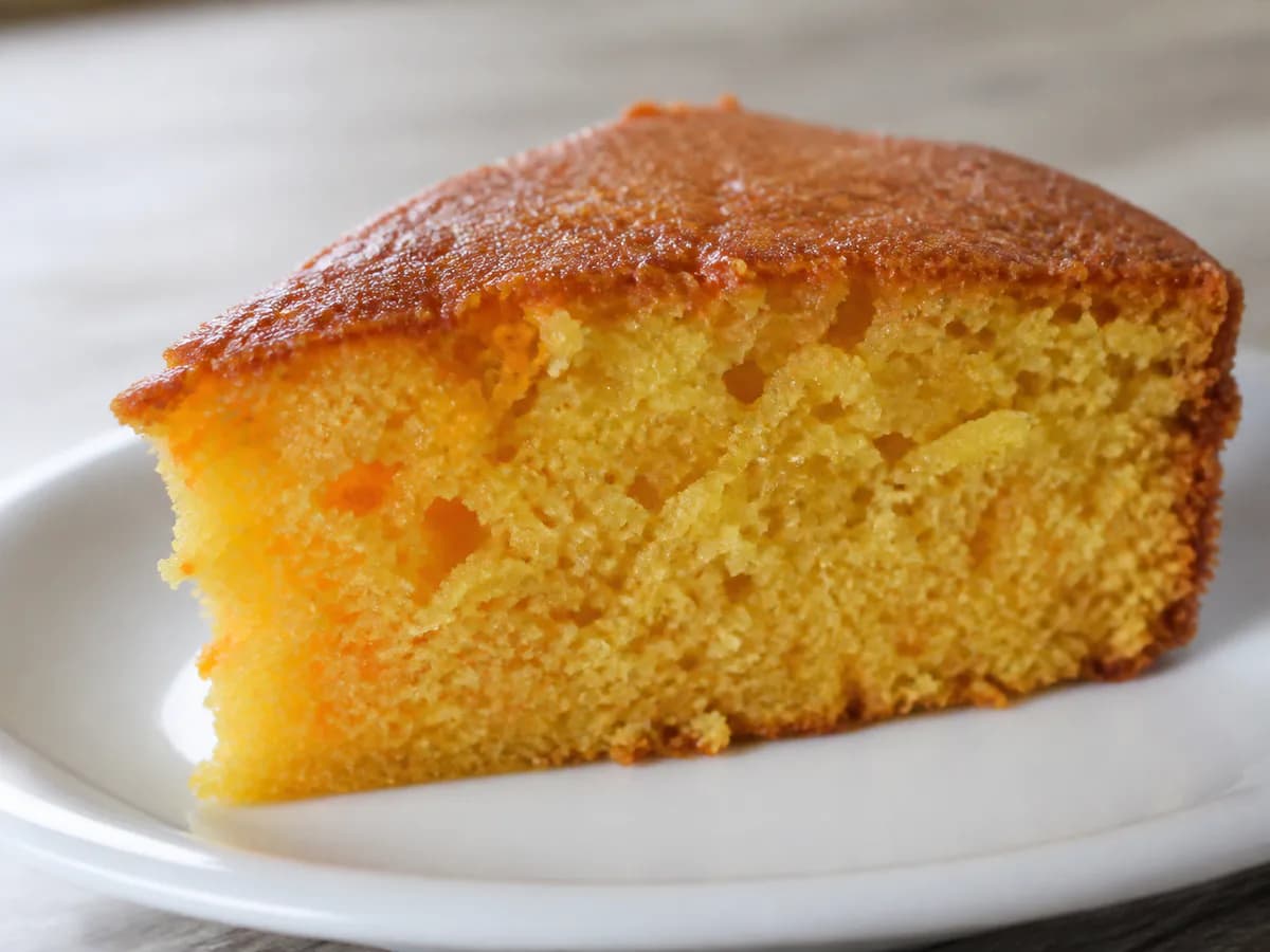 Pormenor de uma porção de Bolo de Cenoura Fácil e Fofinho (Sempre 2)