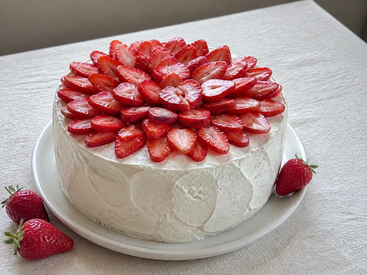 Bolo Espetacular com Chantilly e Morangos Frescos