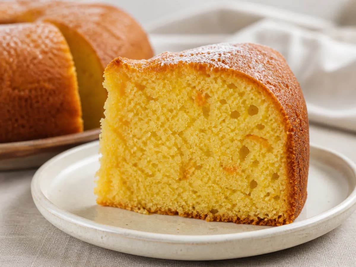 Pormenor de uma porção de Bolo de Limão e Laranja
