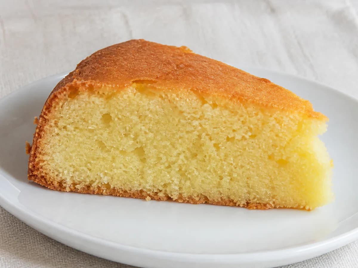 Pormenor de uma porção de Bolo das Colheres Fica Tão Bom