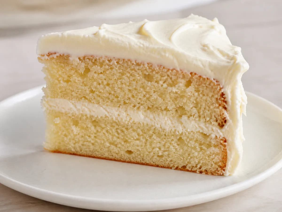 Pormenor de uma porção de Bolo de Aniversário Clássico