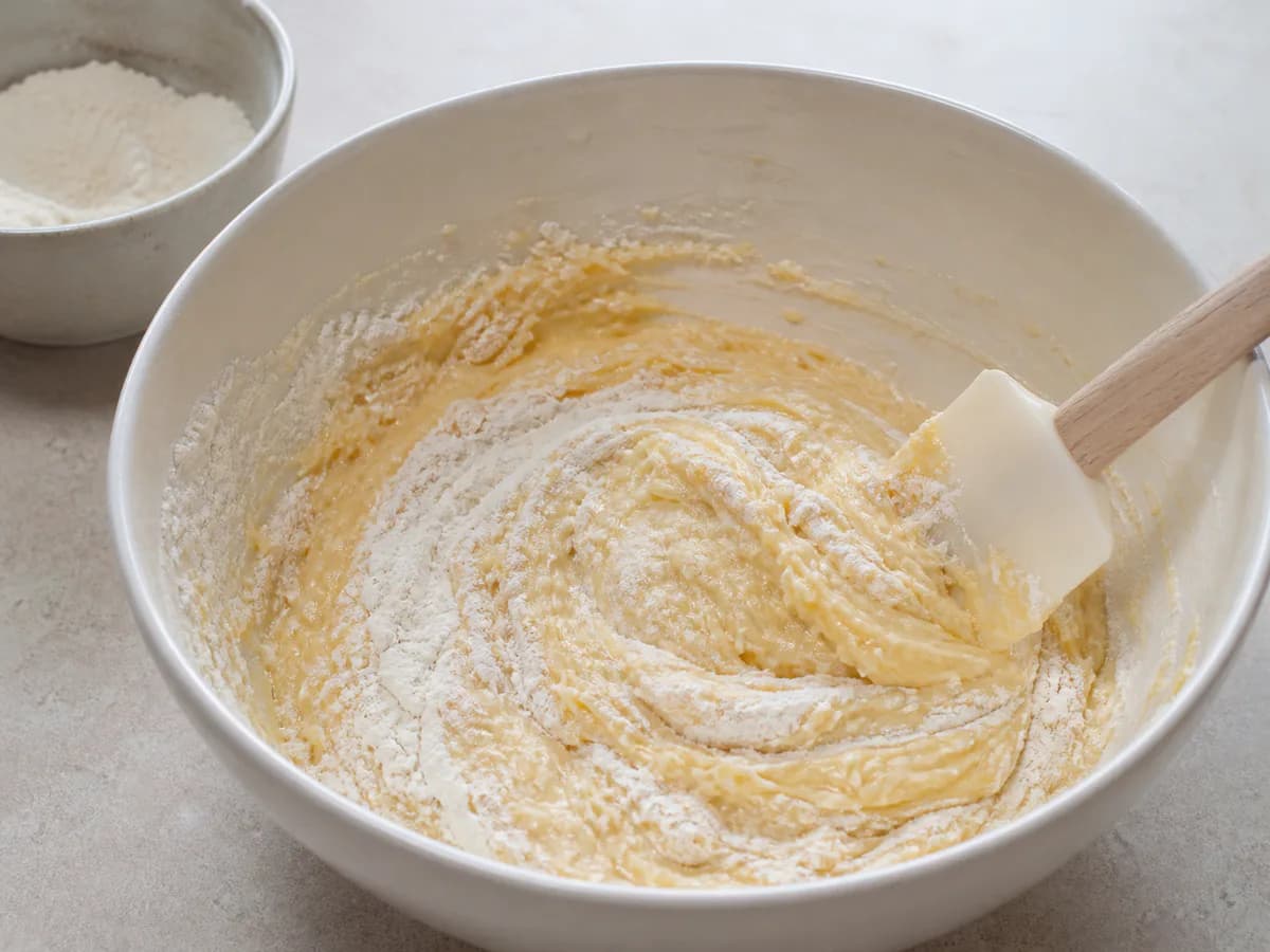 Preparação de Bolo de Coco - A Minha Receita Preferida durante a confeção