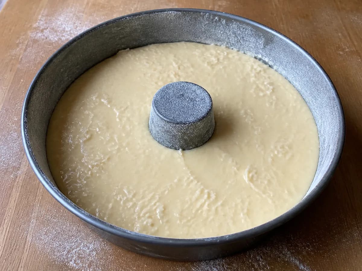 Preparação de Bolo de Coco Molhado durante a confeção