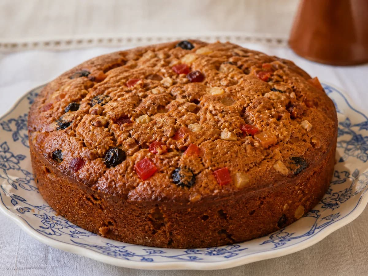 Bolo de Gengibre e Canela com Fruta Cristalizada e Frutos Secos