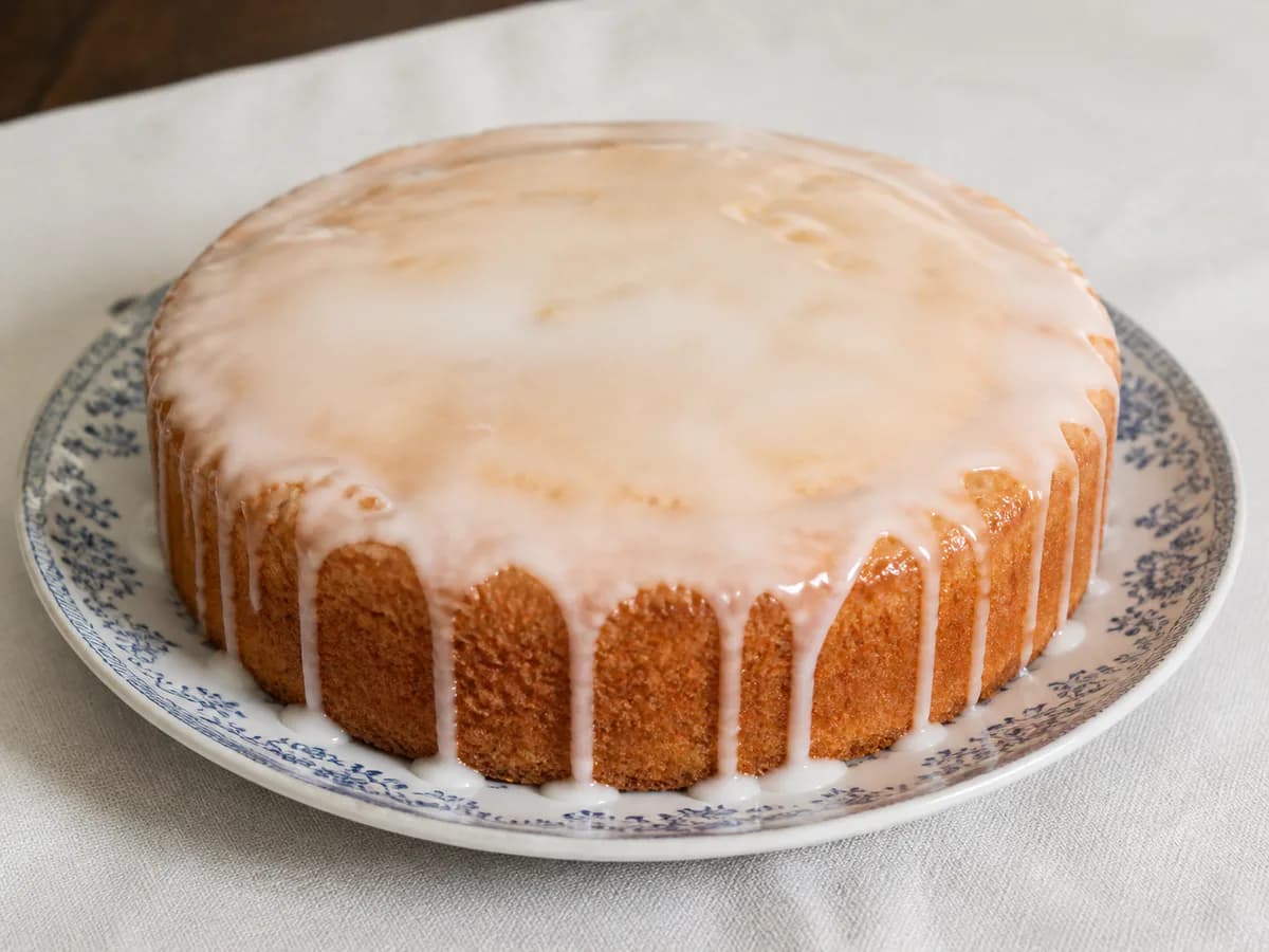 Bolo de Limão com Cobertura de Glacê