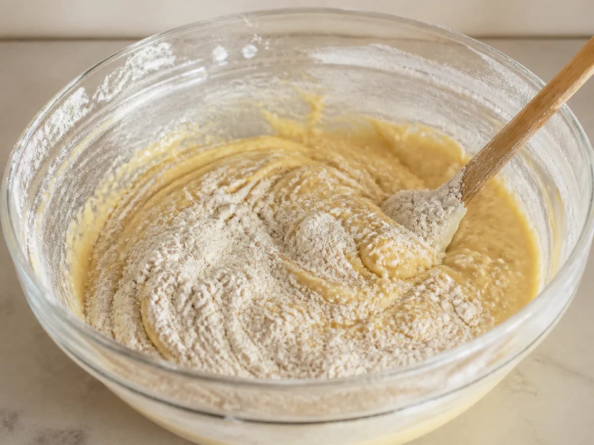 Preparação de Bolo de Maçã da Tia Arminda durante a confeção