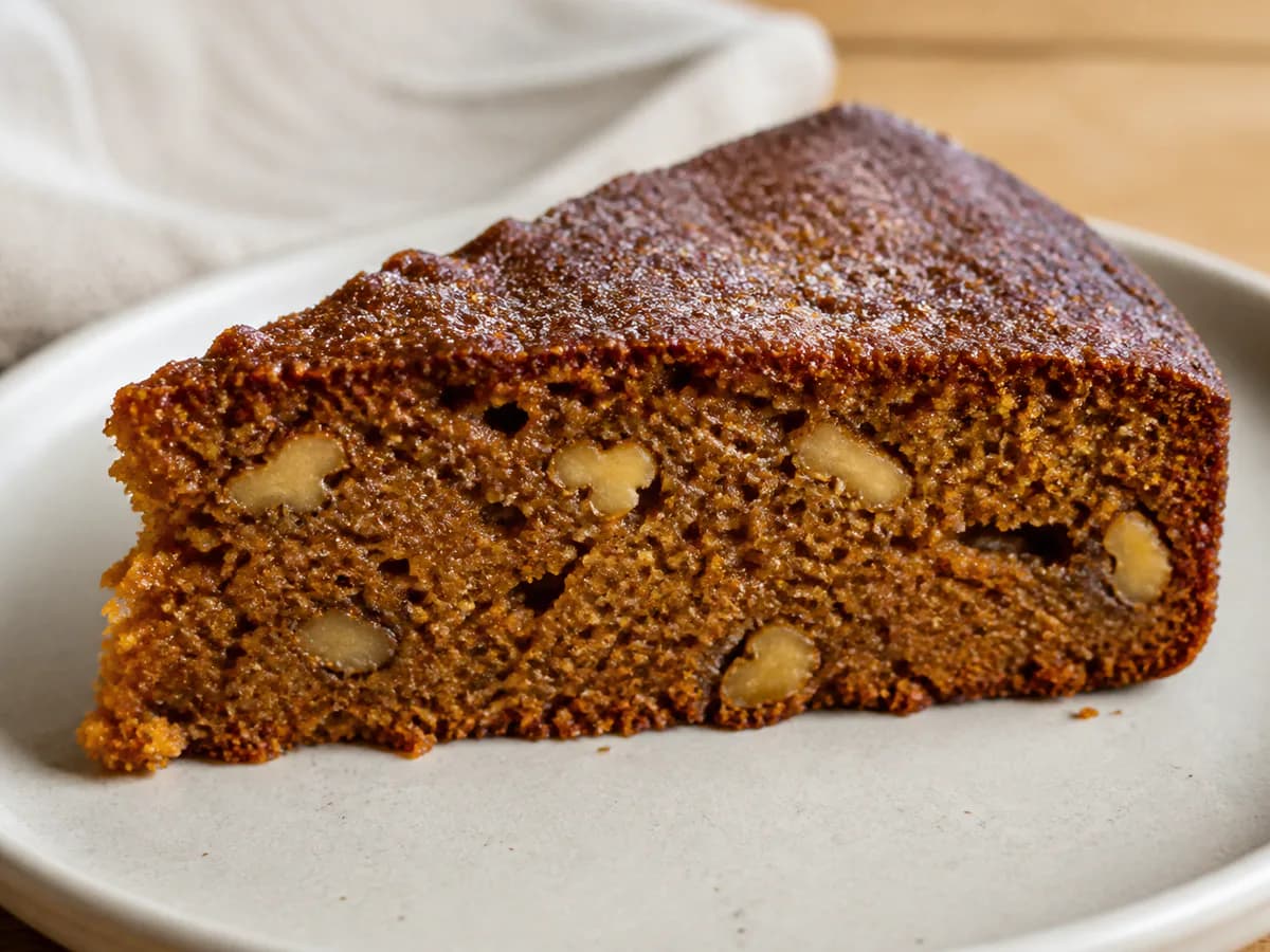 Pormenor de uma porção de Bolo de Mel da Serra da Estrela