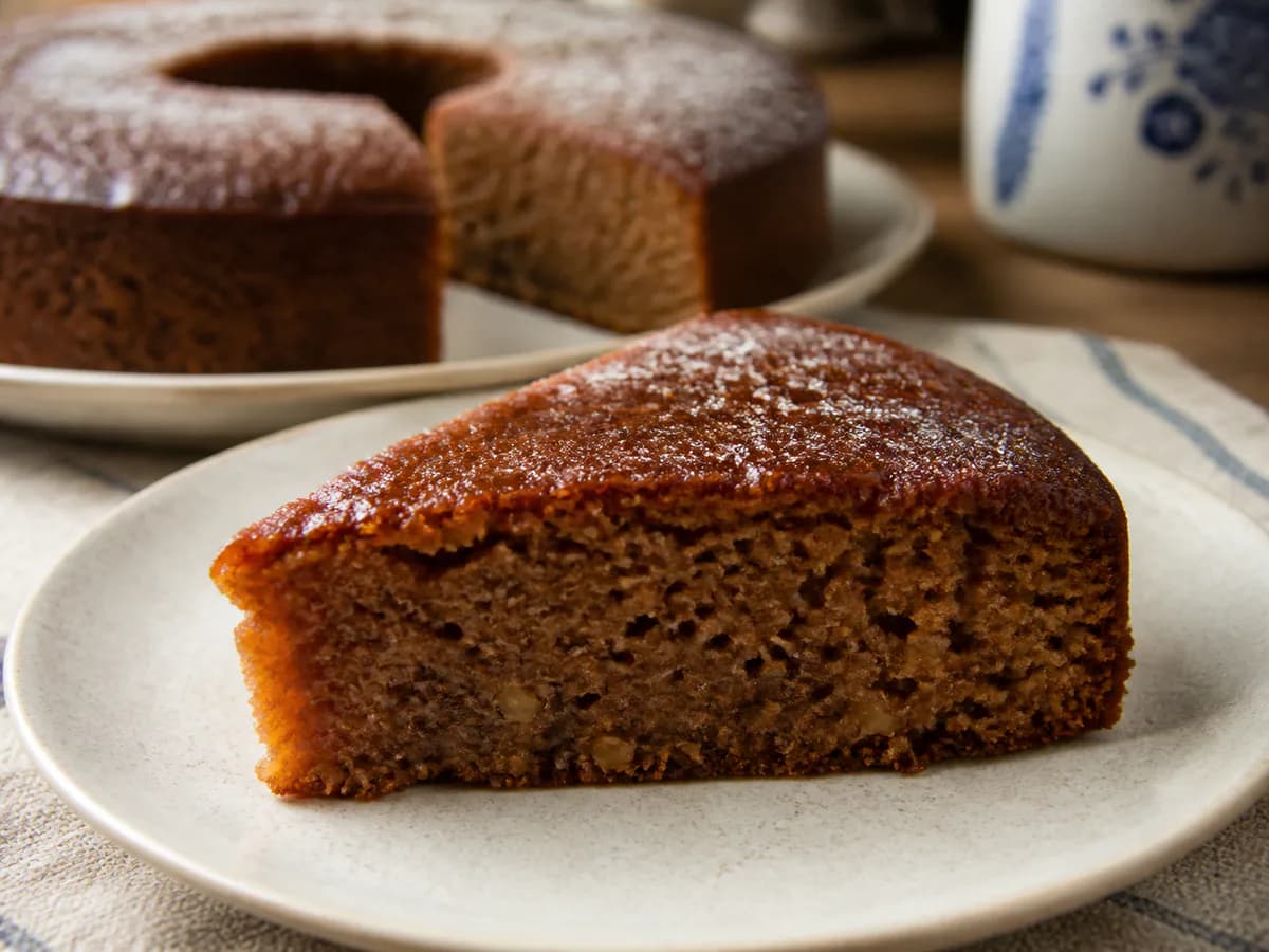 Pormenor de uma porção de Bolo de Mel, Canela e Vinho do Porto (Sem Balança)