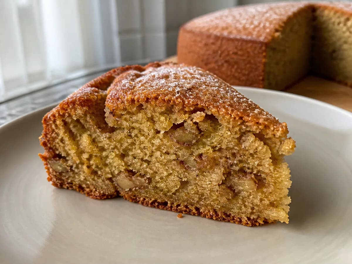 Pormenor de uma porção de Bolo de Noz