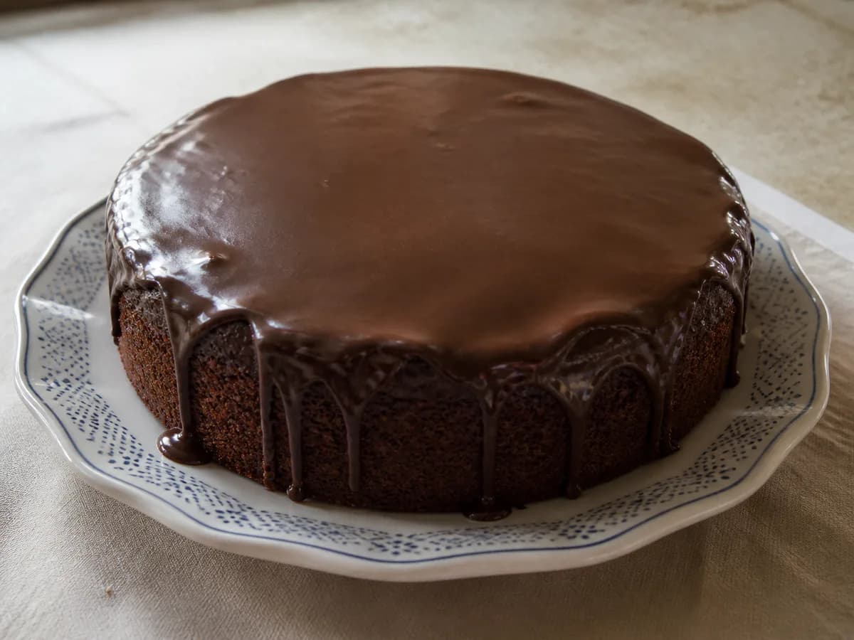 Bolo de Tablete de Chocolate com Cobertura de Chocolate
