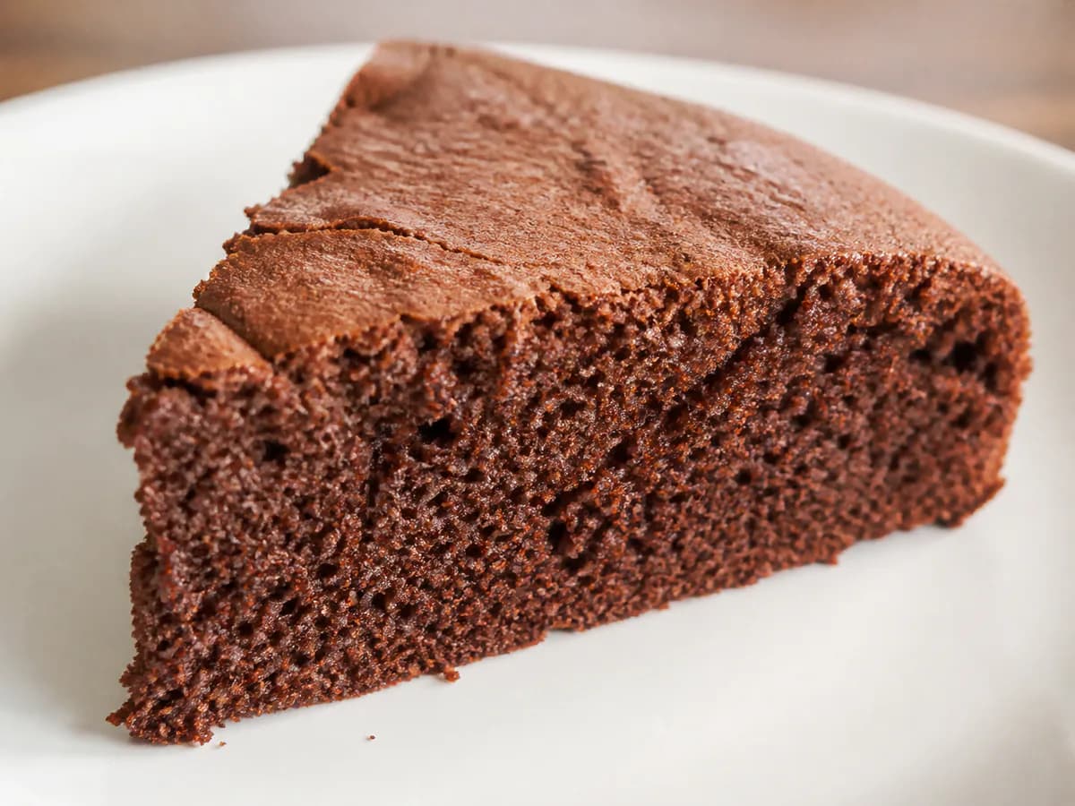 Preparação de Bolo Fofinho de Chocolate durante a confeção