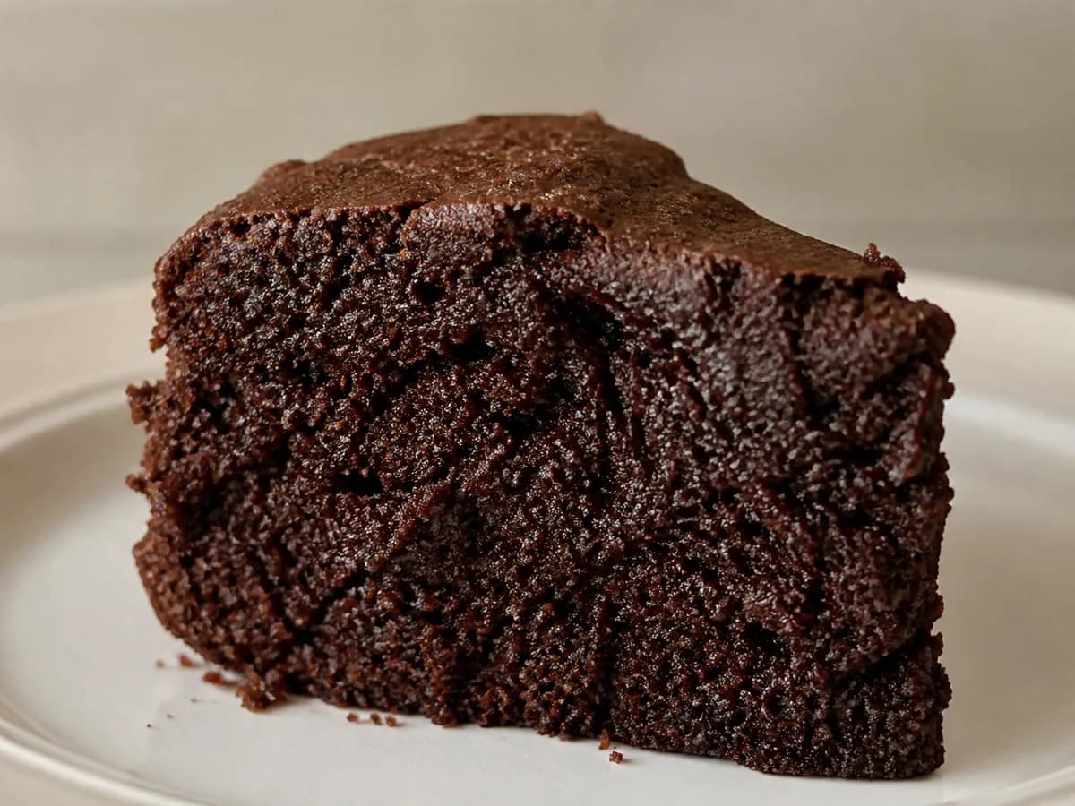 Pormenor de uma porção de Bolo Húmido de Comer e Chorar por Mais (Mas Só Provando Para Acreditar)