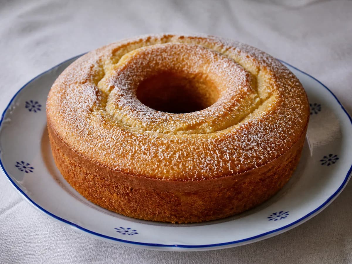 Bolo Húmido de Iogurte com Aroma a Limão