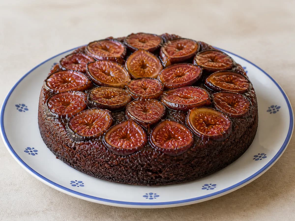 Bolo Invertido de Figos, Chocolate e Vinho do Porto