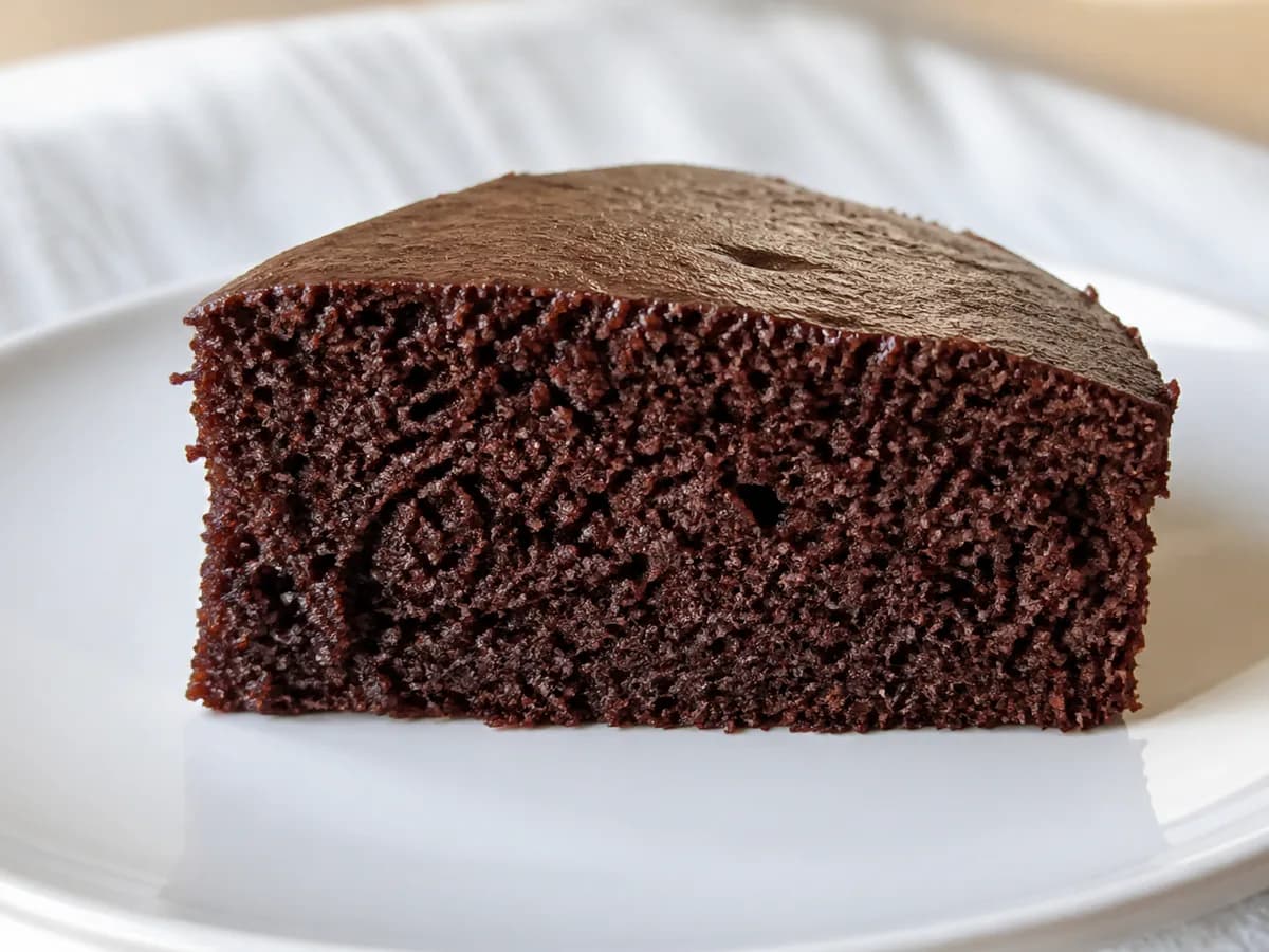 Pormenor de uma porção de Bolo Nega Maluca Rápido