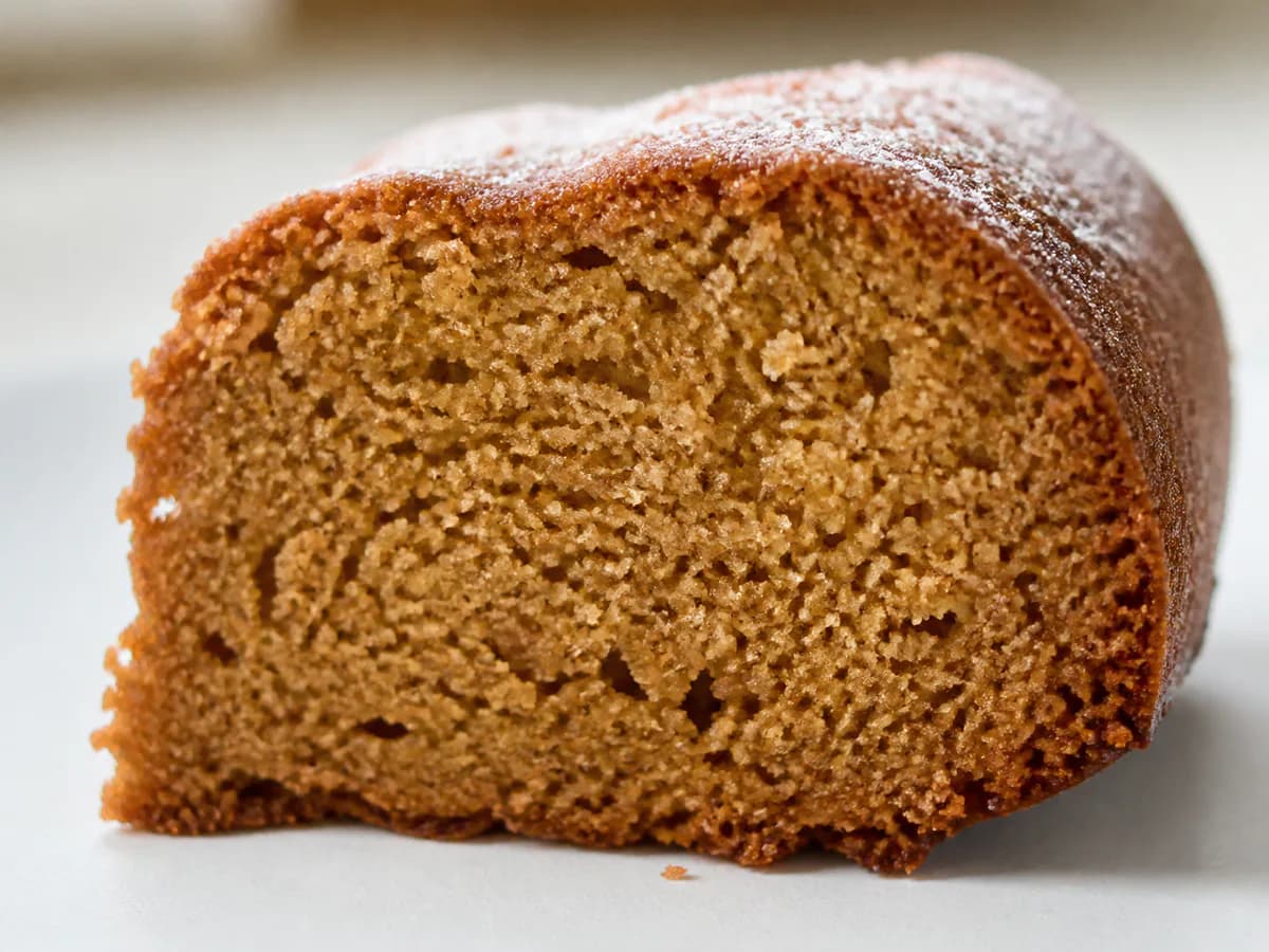 Pormenor de uma porção de Bolo Seco de Café