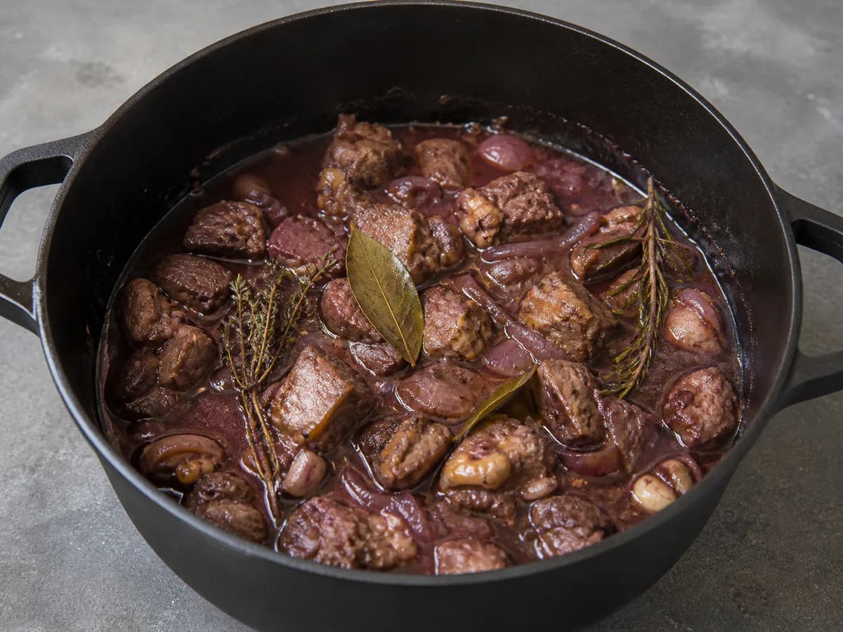 Preparação de Borrego Guisado Com Castanhas durante a confeção