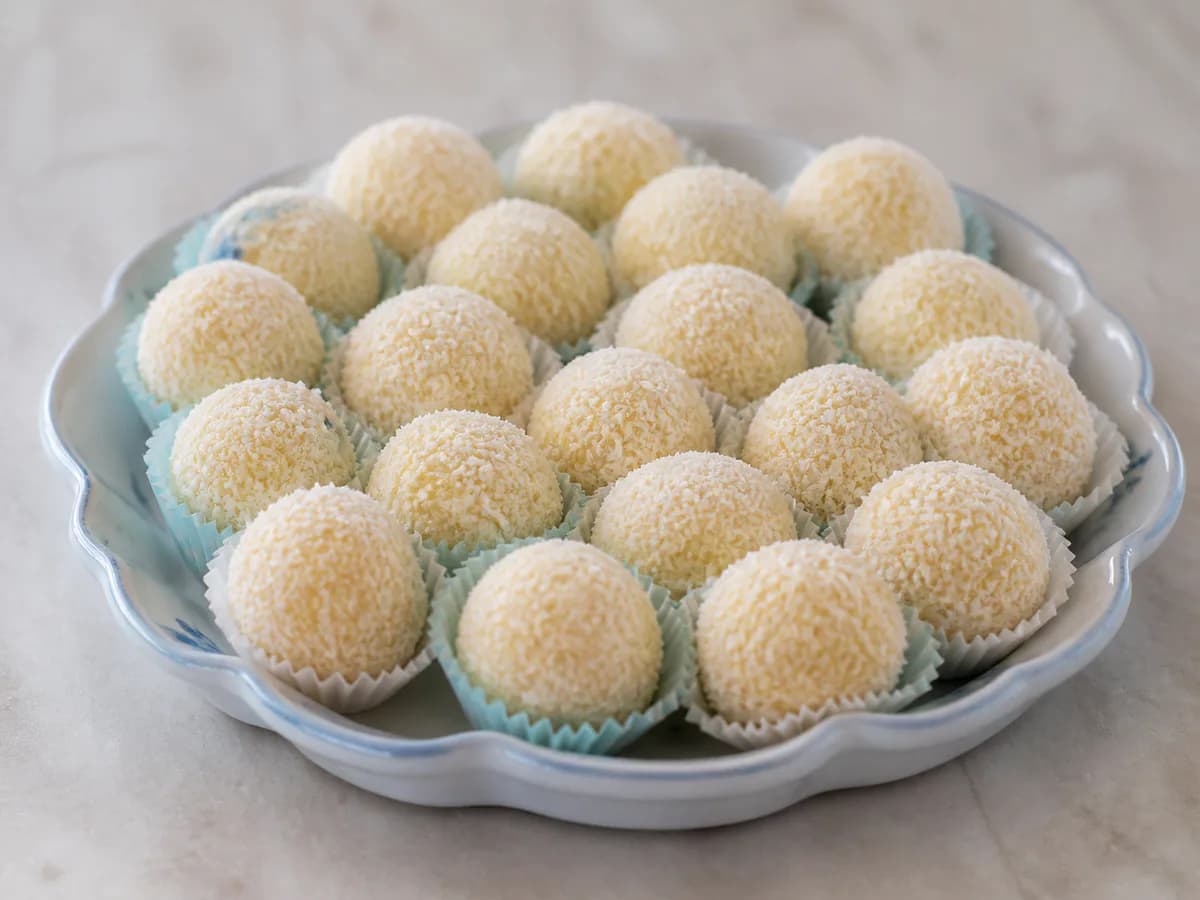 Brigadeiros de Coco e Limão Siciliano