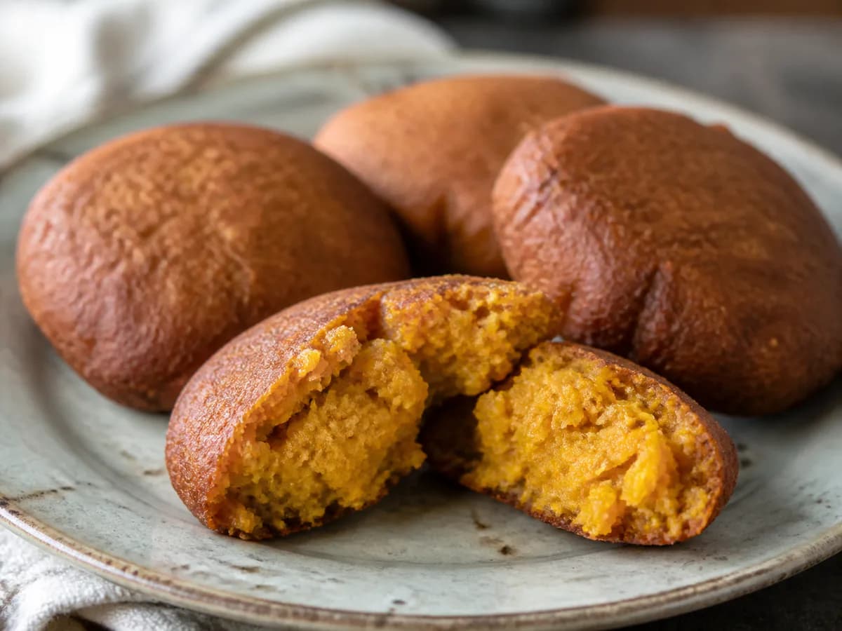 Pormenor de uma porção de Broas de Batata Doce