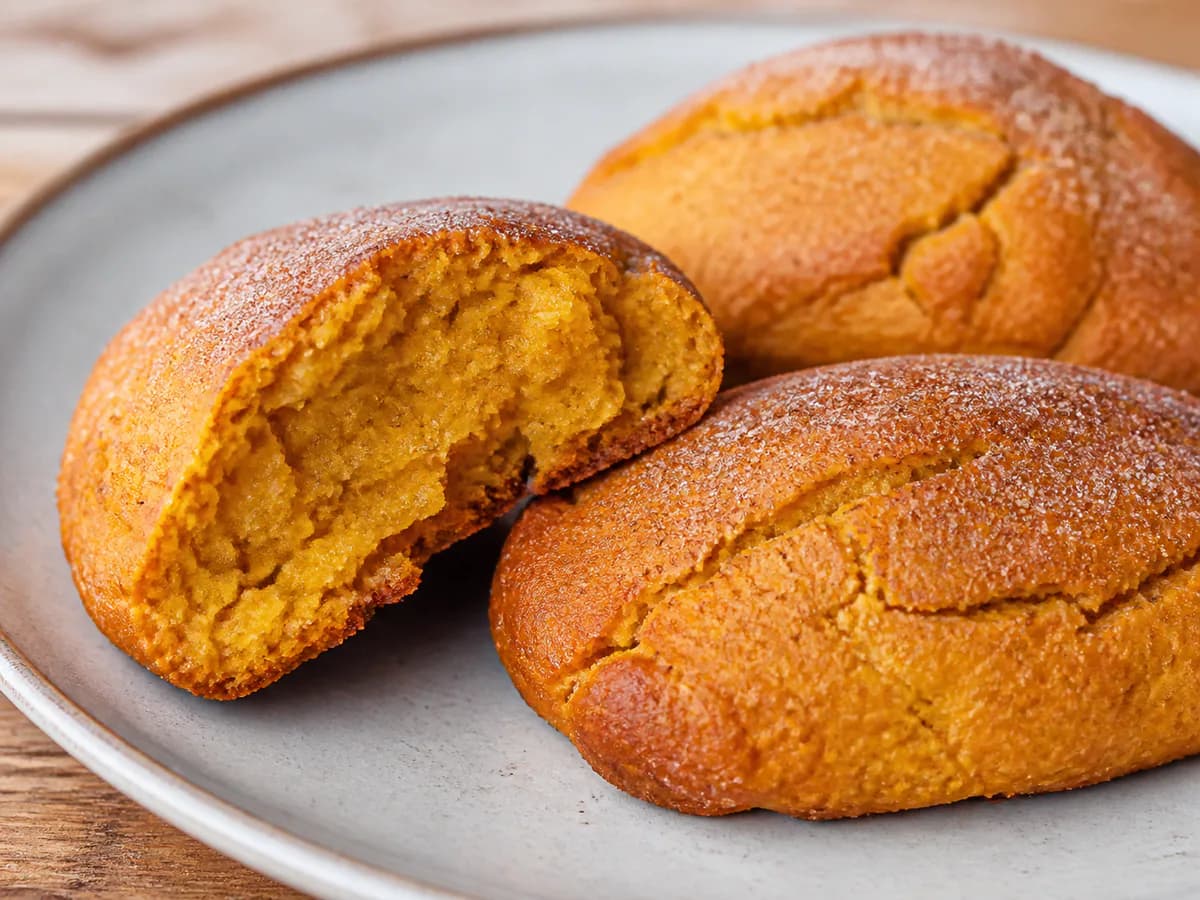 Pormenor de uma porção de Broas de Batata Doce (ou Broas Castelares)