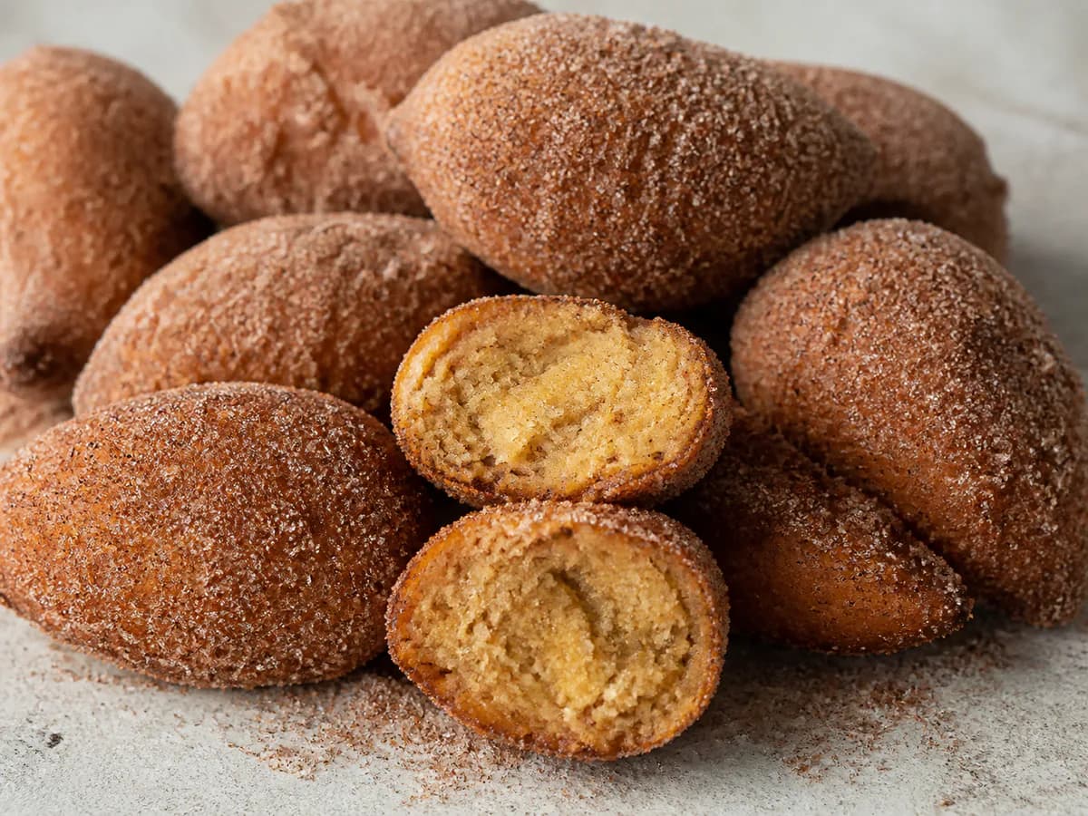 Pormenor de uma porção de Broinhas de Mel à Moda de Abrantes