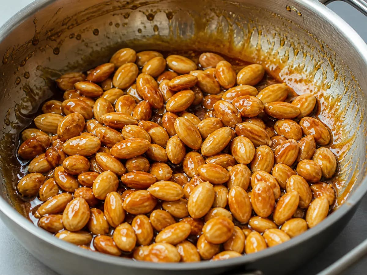 Preparação de Caramelo de Amêndoas durante a confeção