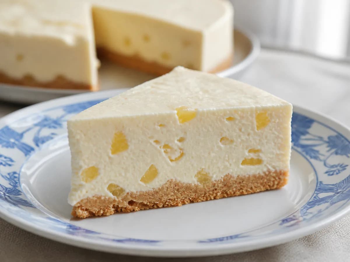 Pormenor de uma porção de Cheesecake de Ananás Cremoso