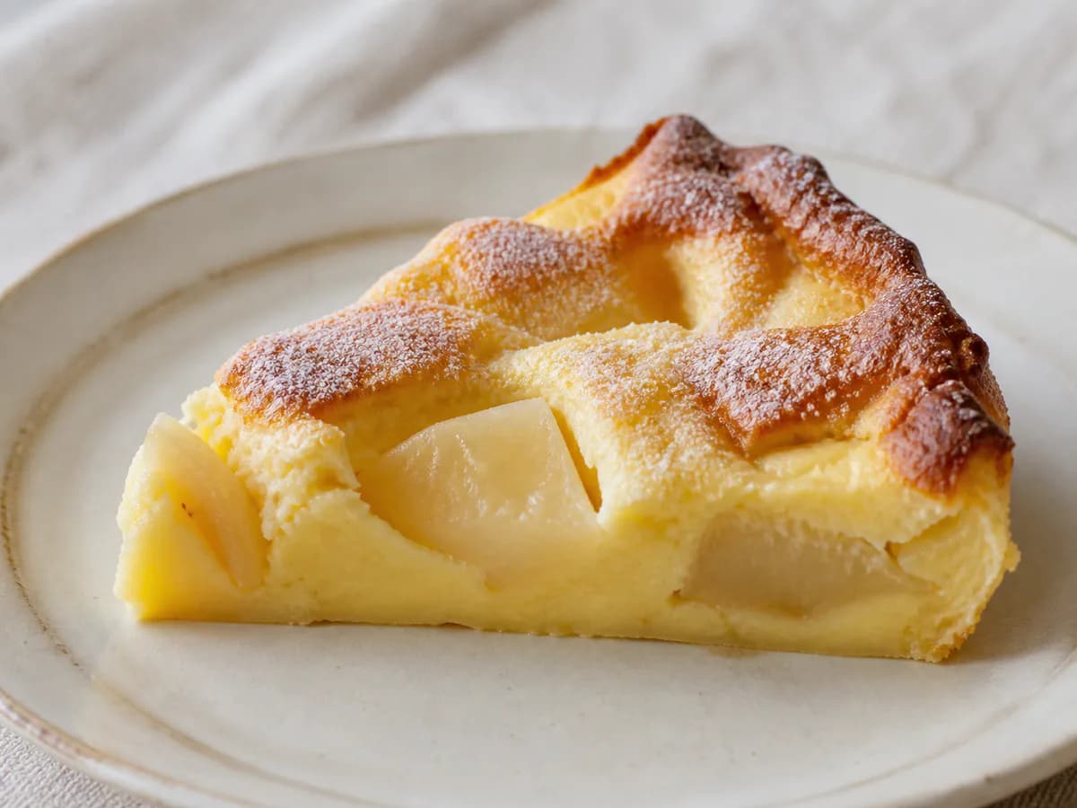 Pormenor de uma porção de Clafoutis de Peras