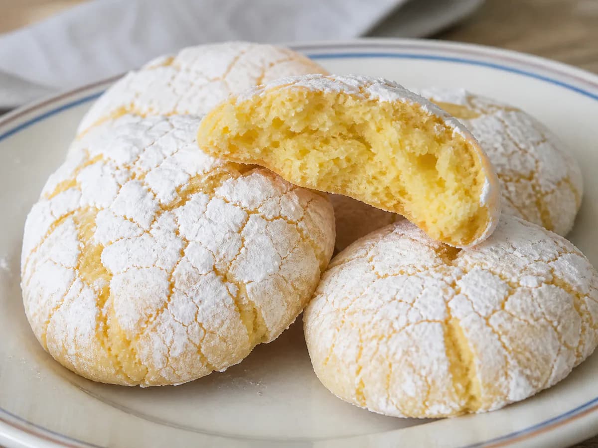 Pormenor de uma porção de Cookies Crinkle de Limão Fofinhos