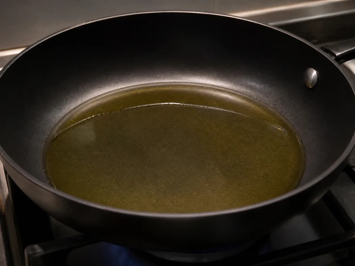 Preparação de Dourada Grelhada com Couve Salteada durante a confeção