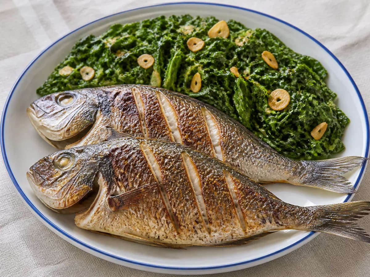 Dourada Grelhada com Couve Salteada