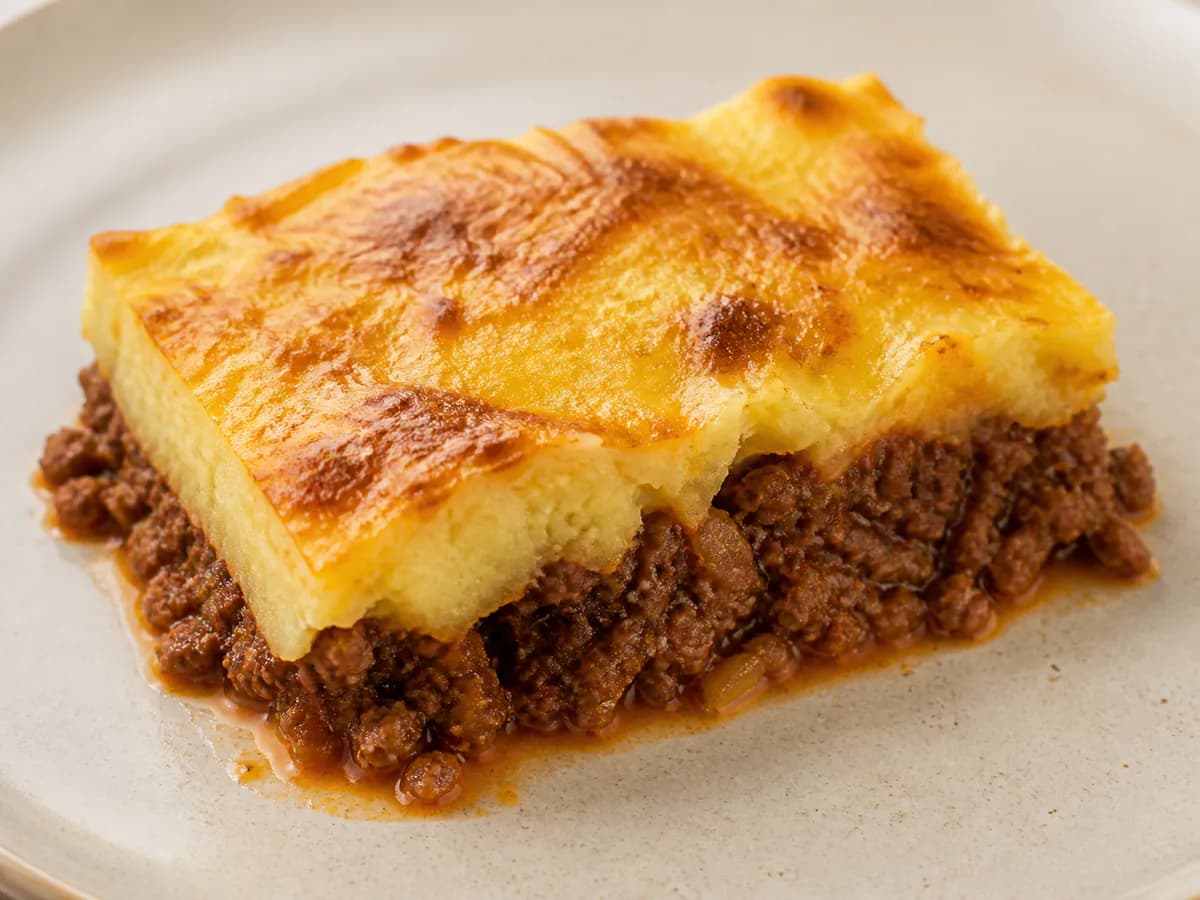 Pormenor de uma porção de Empadão de Carne com Tomate e Vinho Tinto