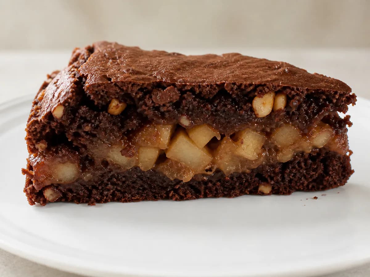 Pormenor de uma porção de Entrelaçado de Avelãs, Chocolate e Maçã Bimby