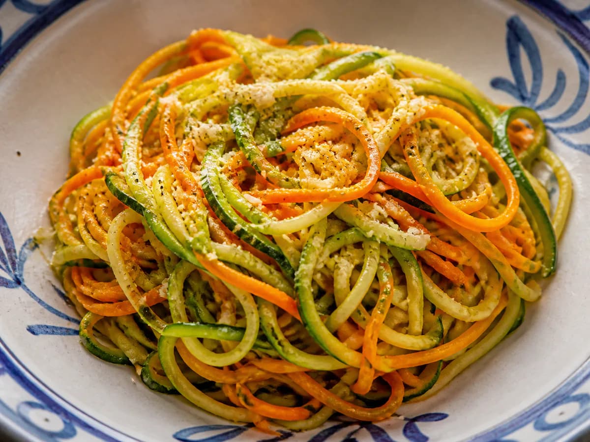 Pormenor de uma porção de Esparguete de Courgette e Cenoura
