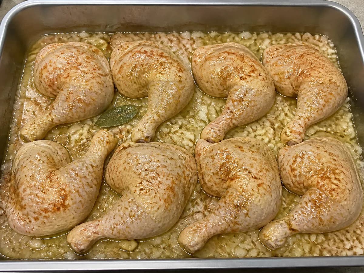 Preparação de Perninhas de Frango Assadas no Forno com Molho Delicioso durante a confeção