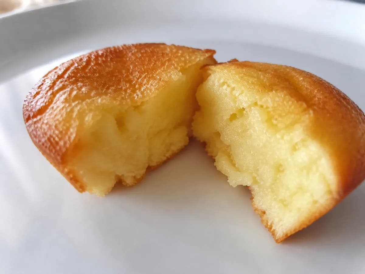 Pormenor de uma porção de Queijadinhas Rápidas de Limão