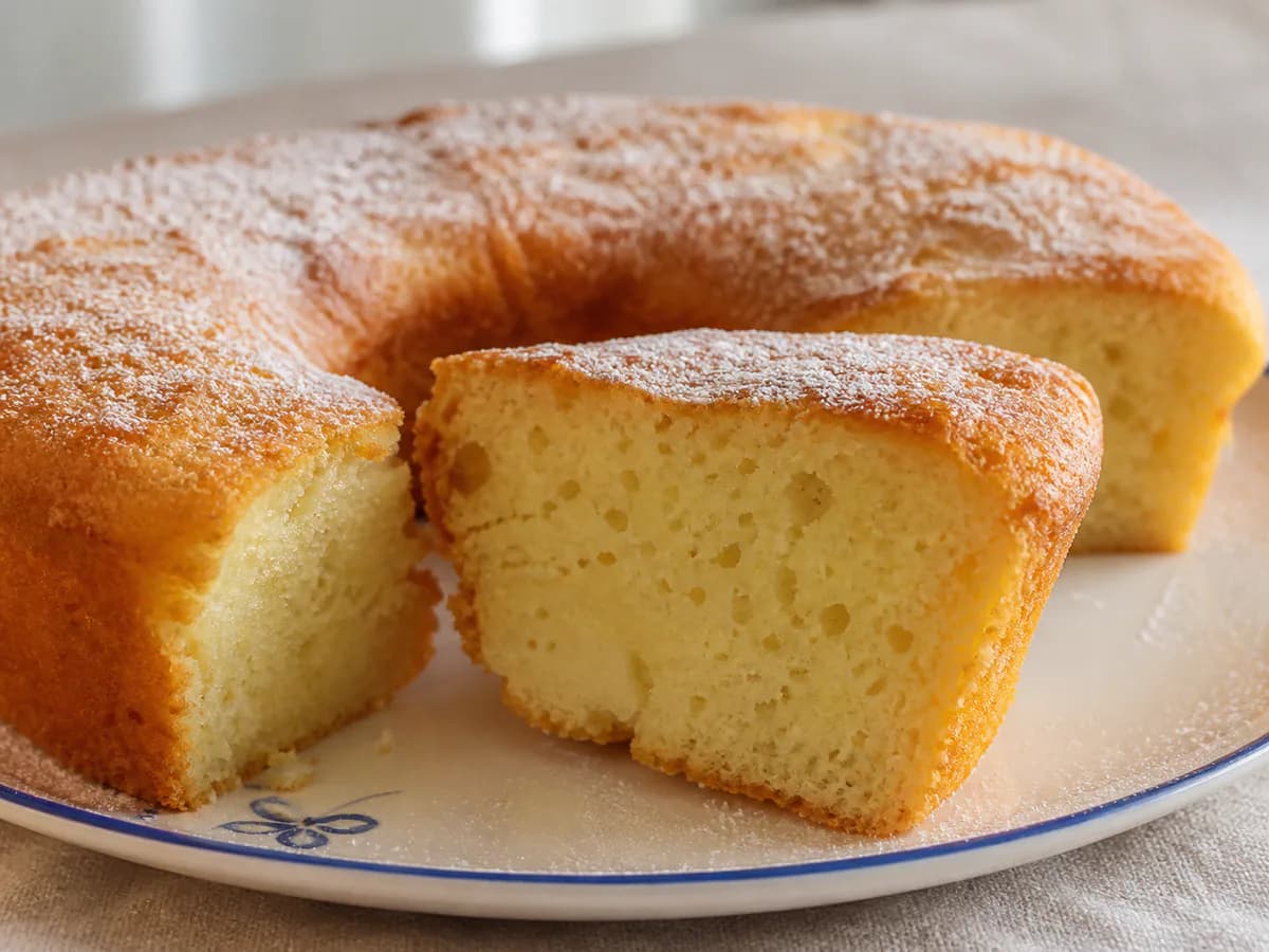 Pormenor de uma porção de Filhós de Limão com Leite