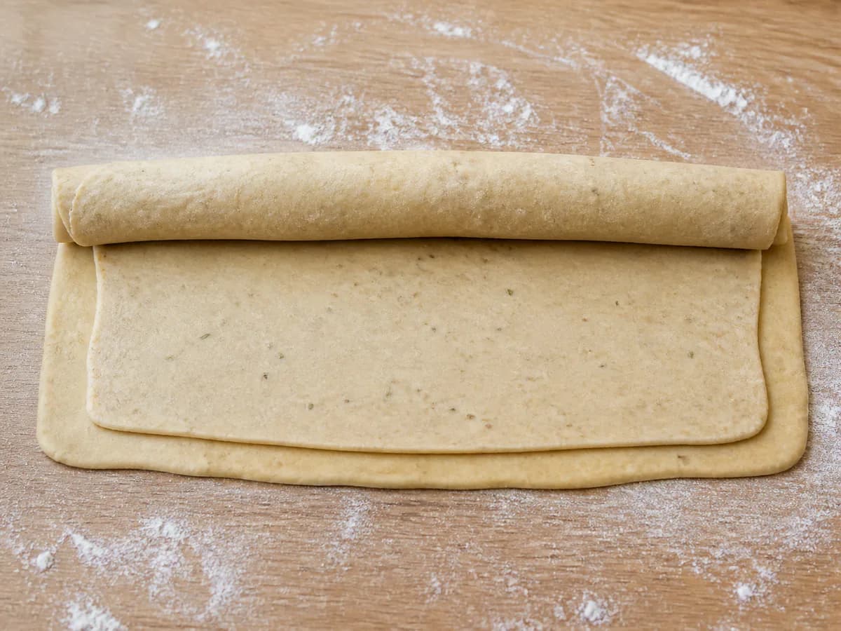 Preparação de Folar de Erva Doce e Canela durante a confeção