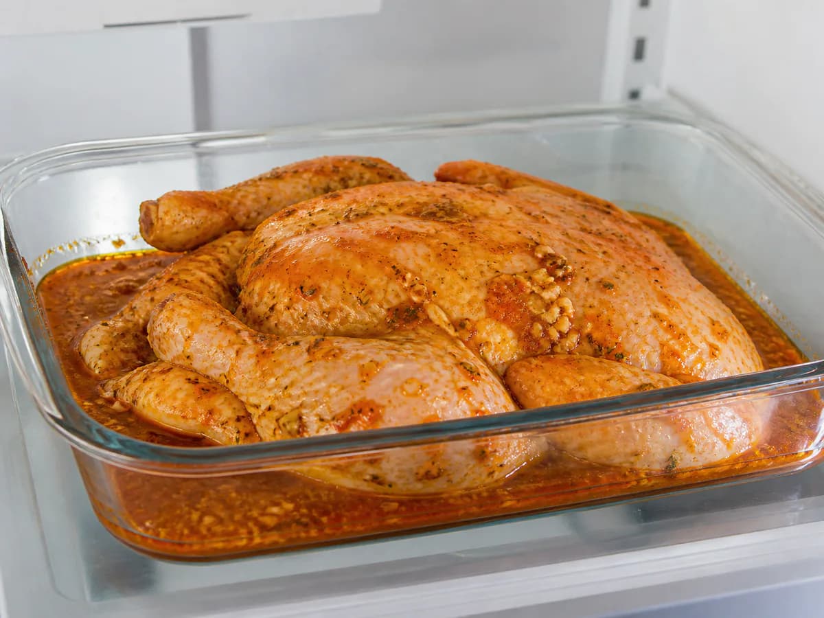 Preparação de Frango de Churrasco à Portuguesa durante a confeção