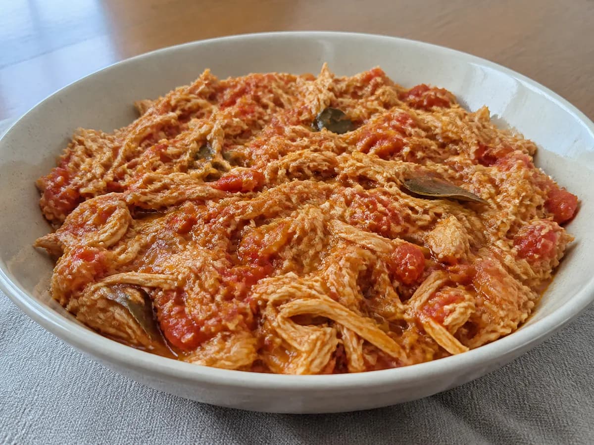 Frango Desfiado com Tomate