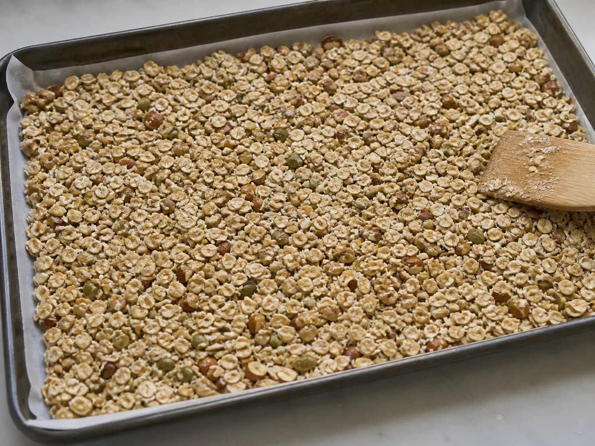 Preparação de Granola Caseira Crocante e Saudável durante a confeção