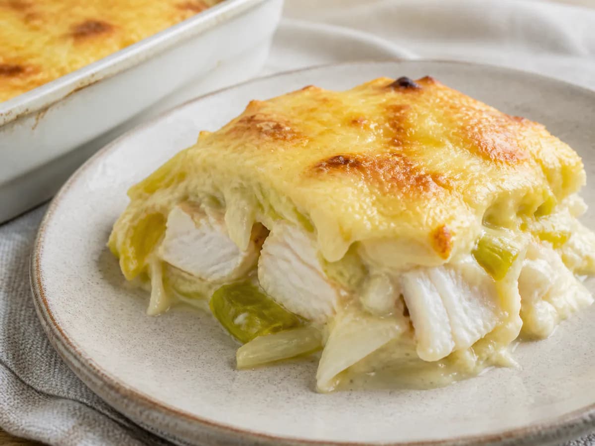 Pormenor de uma porção de Gratinado de Pescada com Alho Francês