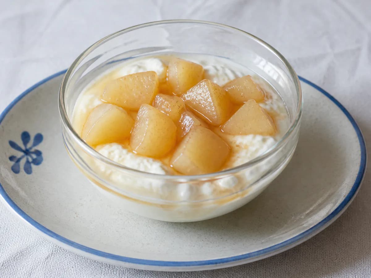 Iogurte com Calda de Pera e Canela